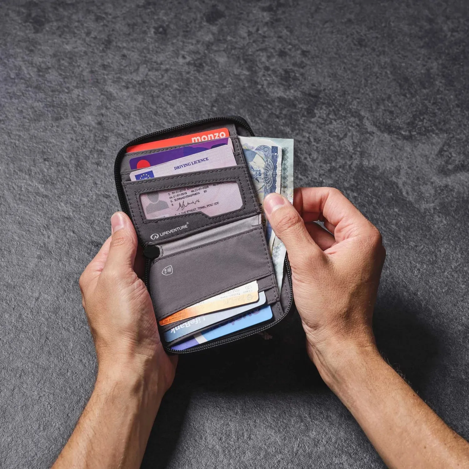 LiFEVENTURE RFiD Bifold Wallet