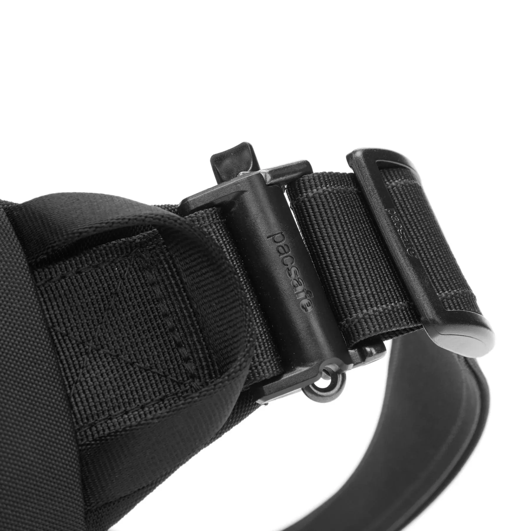 PACSAFE METROSAFEX URBAN SLING in Black