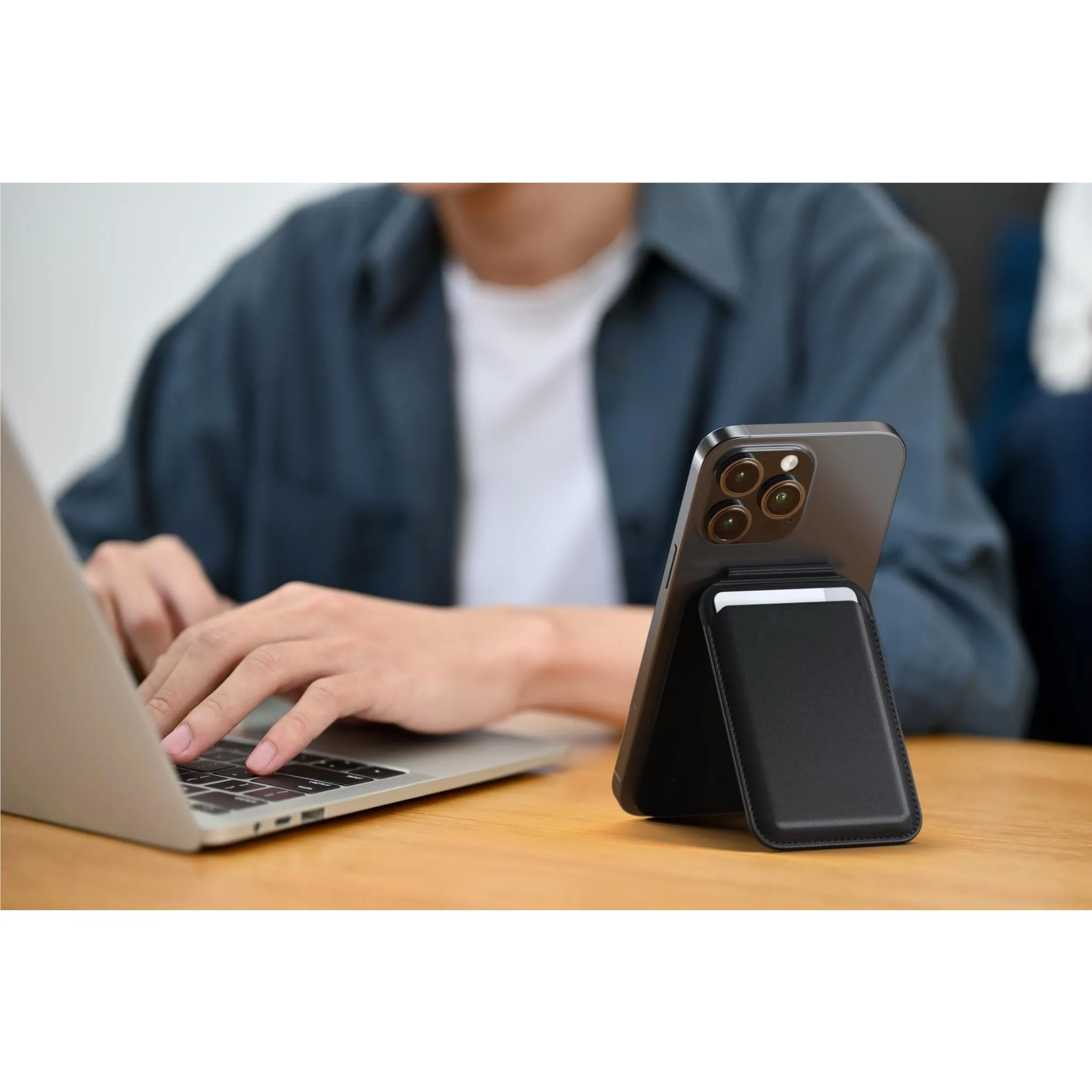 Satechi Magnetic iPhone Wallet Stand (Black)