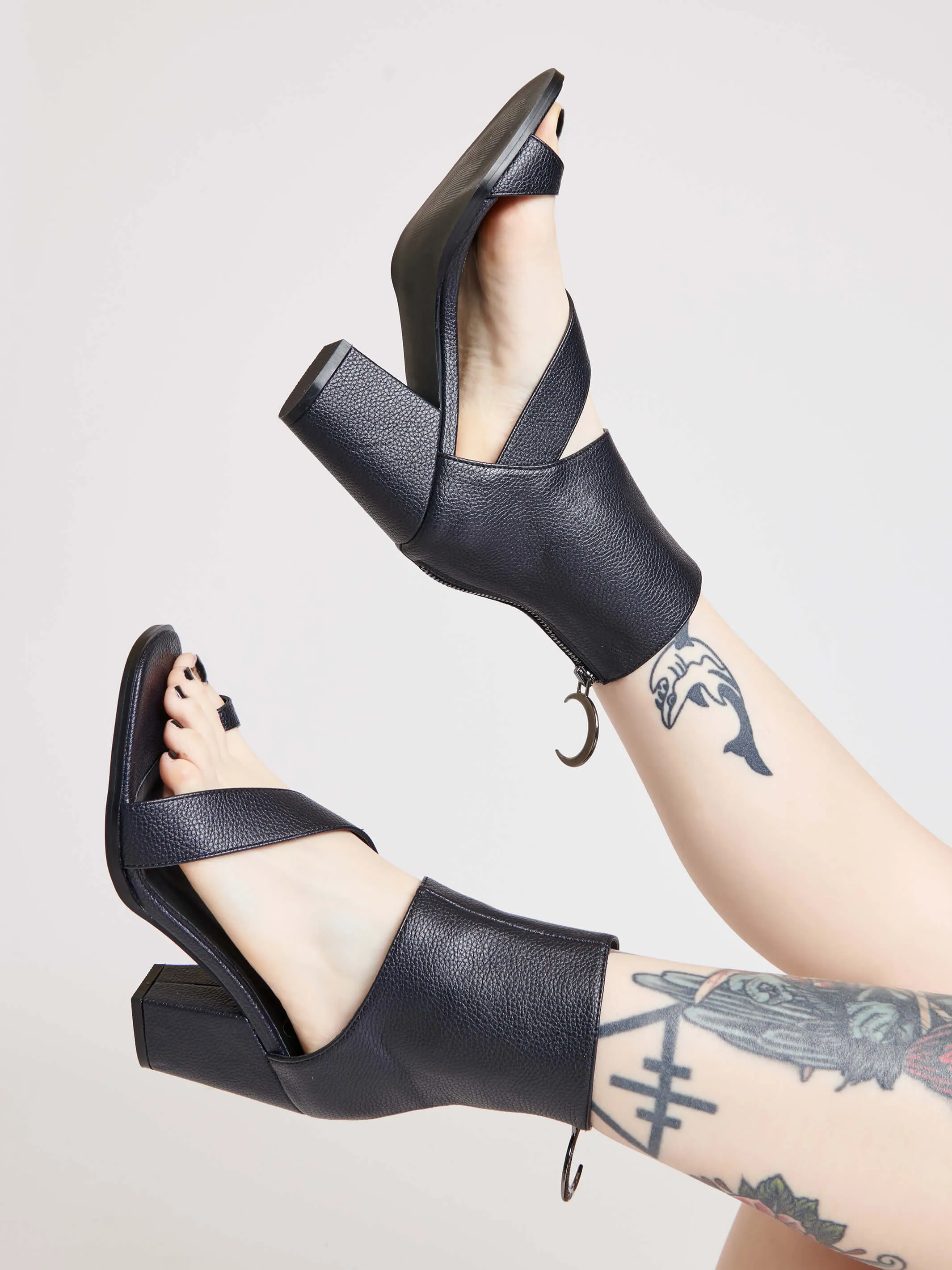 Vamp Ankle Sandal