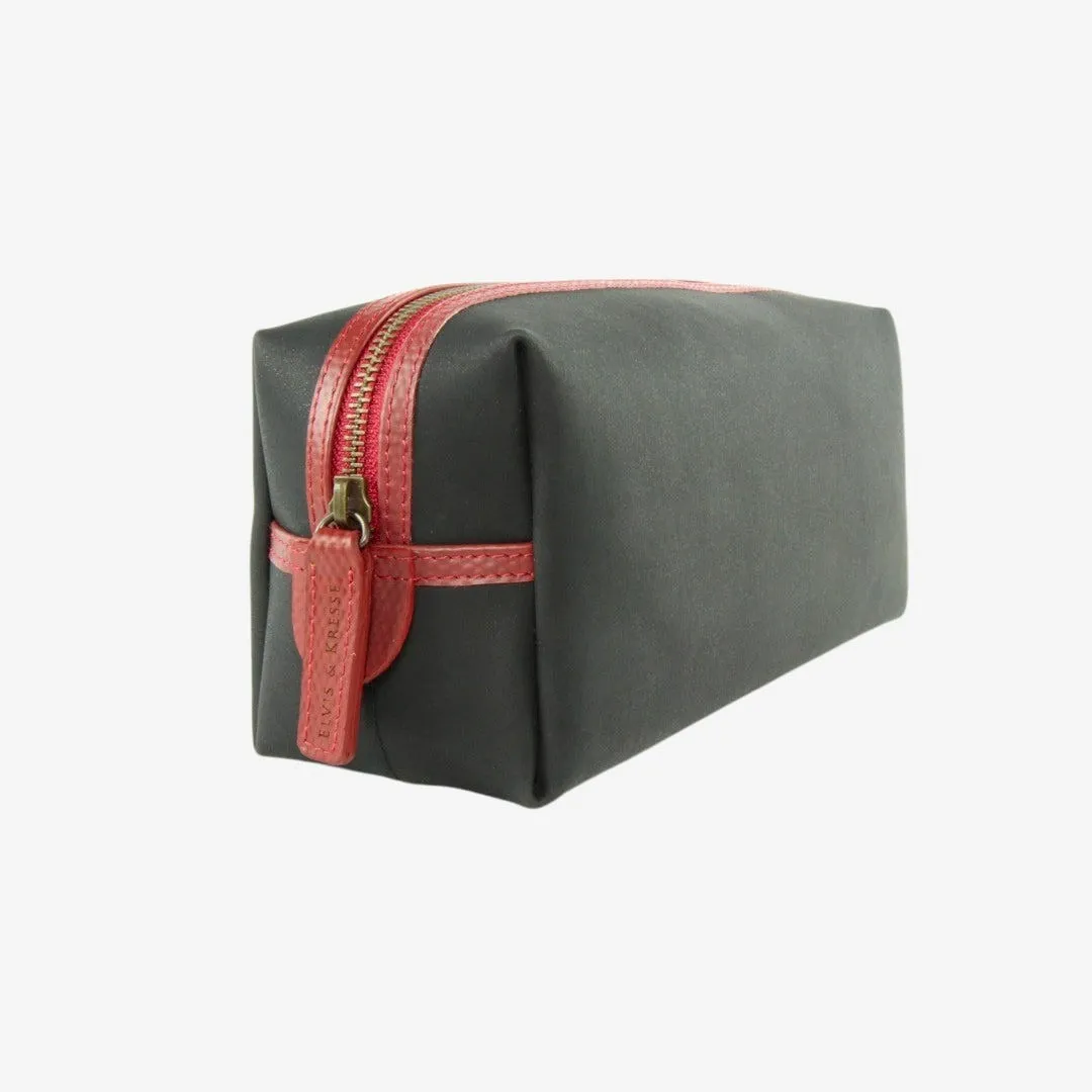 Washbag Medium - Black with Red Trim